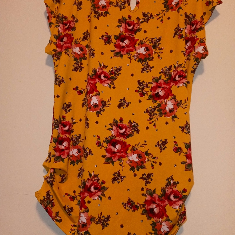 Sleeveless Floral shirt